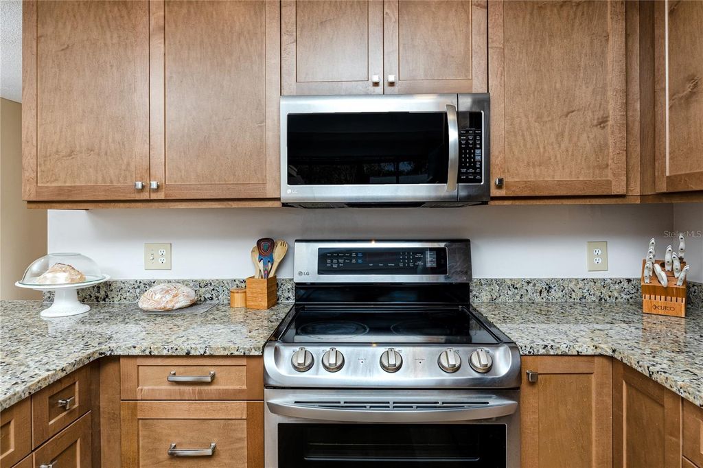 Image 11 of property listing at 14012 CASCADE LANE, Tampa, FL 33618