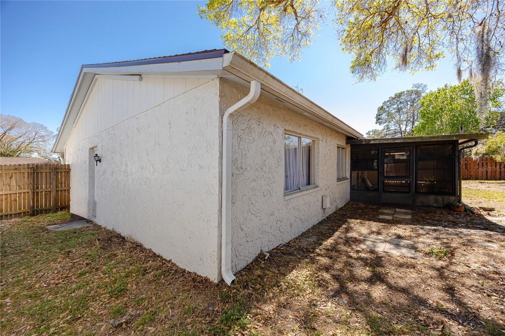 Image 31 of property listing at 14012 CASCADE LANE, Tampa, FL 33618