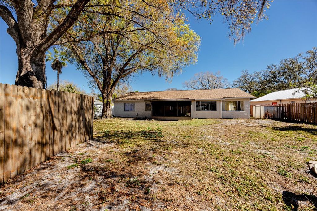 Image 34 of property listing at 14012 CASCADE LANE, Tampa, FL 33618