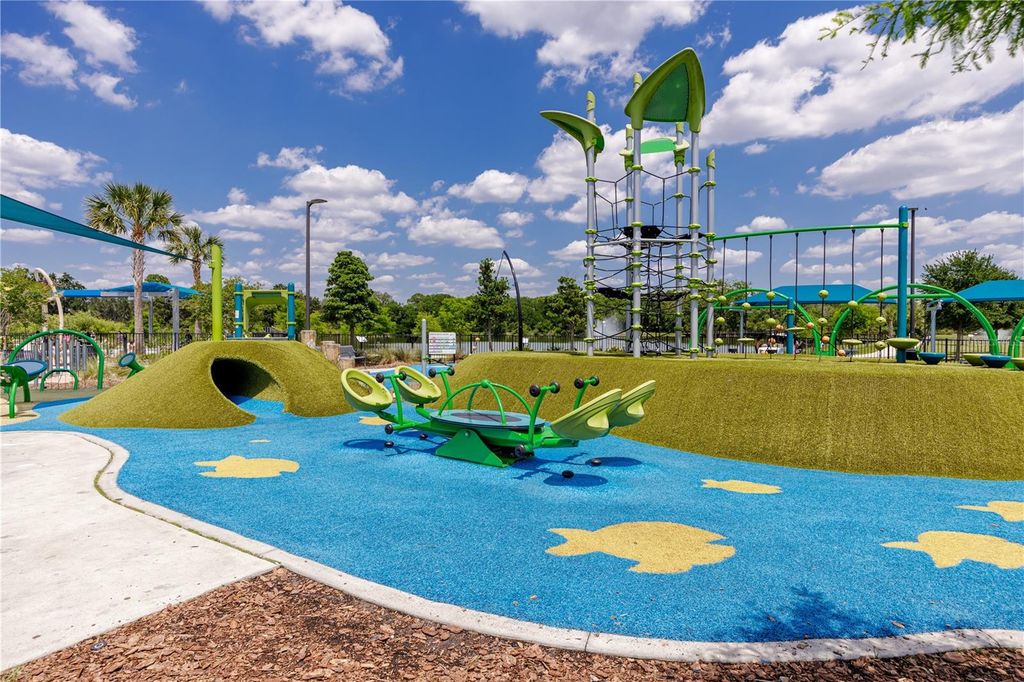 Image 45 of property listing at 14012 CASCADE LANE, Tampa, FL 33618