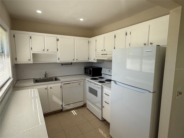 101 CAMBRIDGE TRAIL 212, Sun City Center, FL 33573