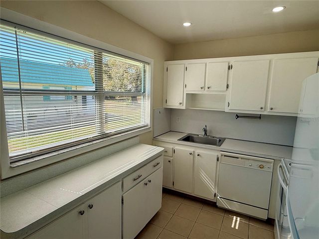 101 CAMBRIDGE TRAIL 212, Sun City Center, FL 33573