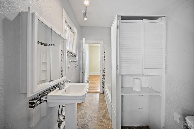 909 E 11th St, Pueblo, CO 81001