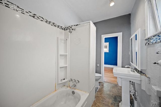 909 E 11th St, Pueblo, CO 81001