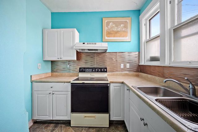 909 E 11th St, Pueblo, CO 81001