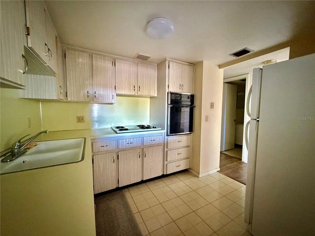 2466 ECUADORIAN WAY 64, Clearwater, FL 33763