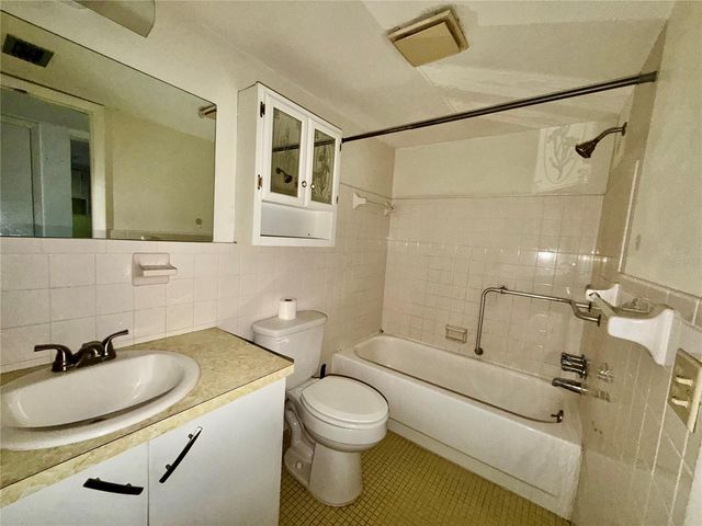 2466 ECUADORIAN WAY 64, Clearwater, FL 33763
