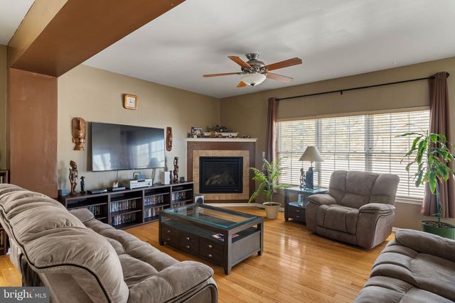 2719 MEYER PL, Philadelphia, PA 19114