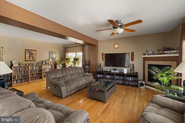 2719 MEYER PL, Philadelphia, PA 19114