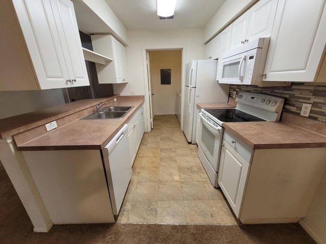 36106 LAKE CHASE BOULEVARD 104, Zephyrhills, FL 33541
