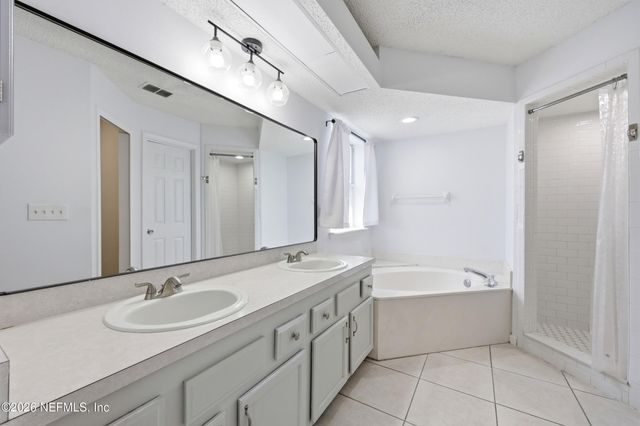 424 BUCKEYE Lane E, Jacksonville, FL 32259