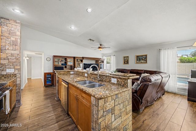 755 W LAGUNA AZUL Avenue, Mesa, AZ 85210