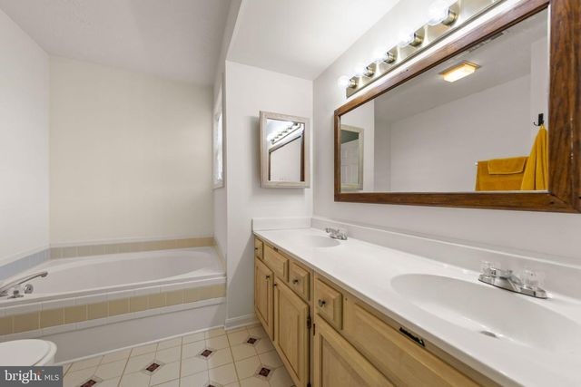106 GREENWOOD CT, Cross Junction, VA 22625