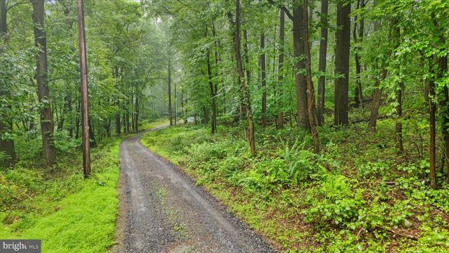 810 MOORES MOUNTAIN RD, Lewisberry, PA 17339