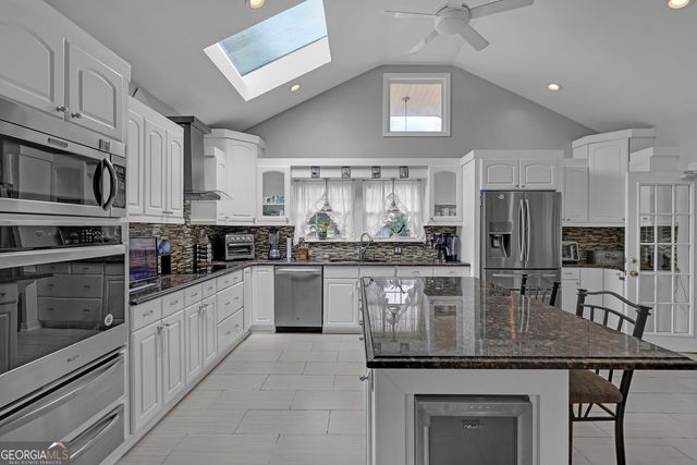 569 Garner Way NW, Lilburn, GA 30047