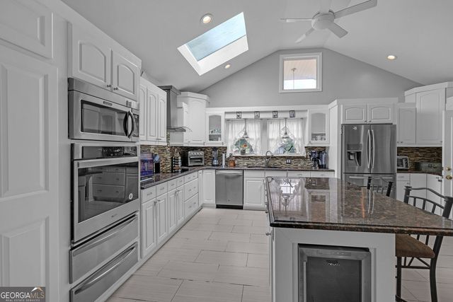 569 Garner Way NW, Lilburn, GA 30047