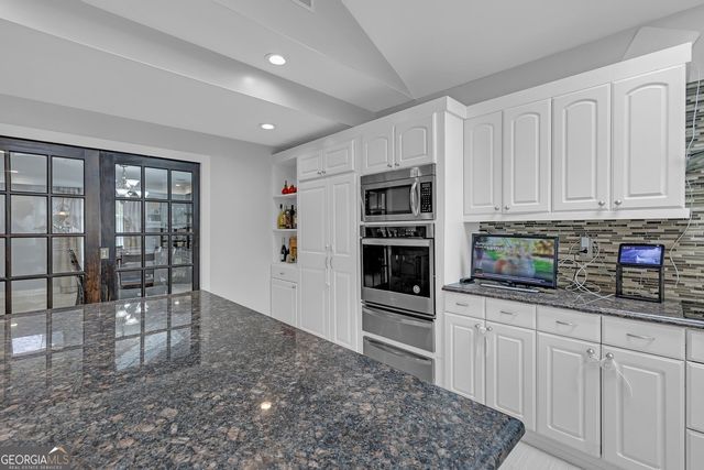 569 Garner Way NW, Lilburn, GA 30047