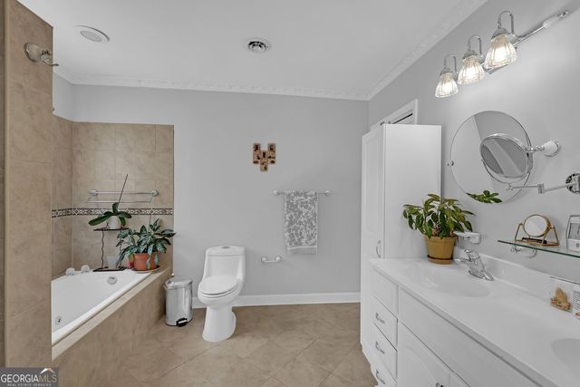 569 Garner Way NW, Lilburn, GA 30047