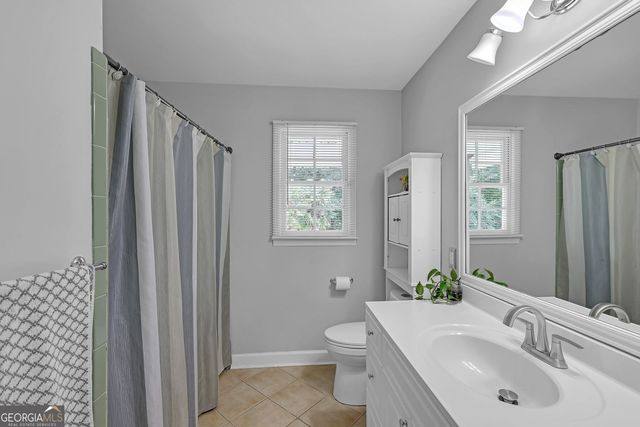 569 Garner Way NW, Lilburn, GA 30047
