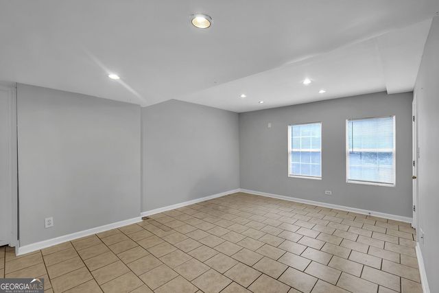 569 Garner Way NW, Lilburn, GA 30047