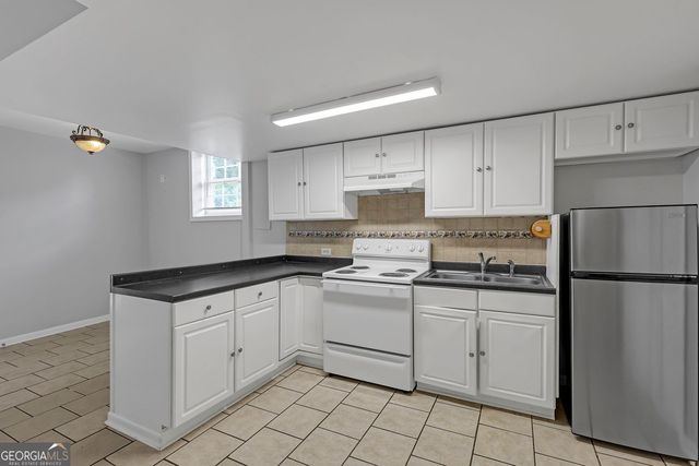 569 Garner Way NW, Lilburn, GA 30047