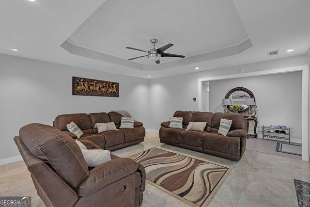 569 Garner Way NW, Lilburn, GA 30047
