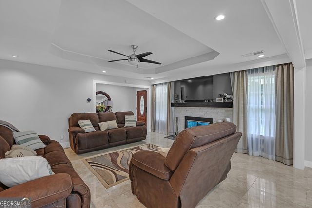 569 Garner Way NW, Lilburn, GA 30047