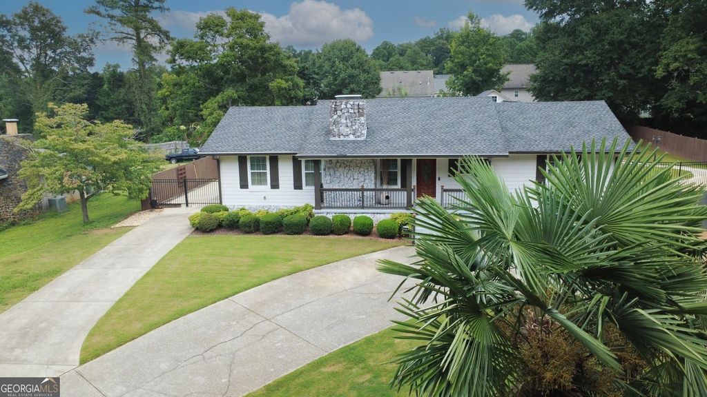 569 Garner Way NW, Lilburn, GA 30047