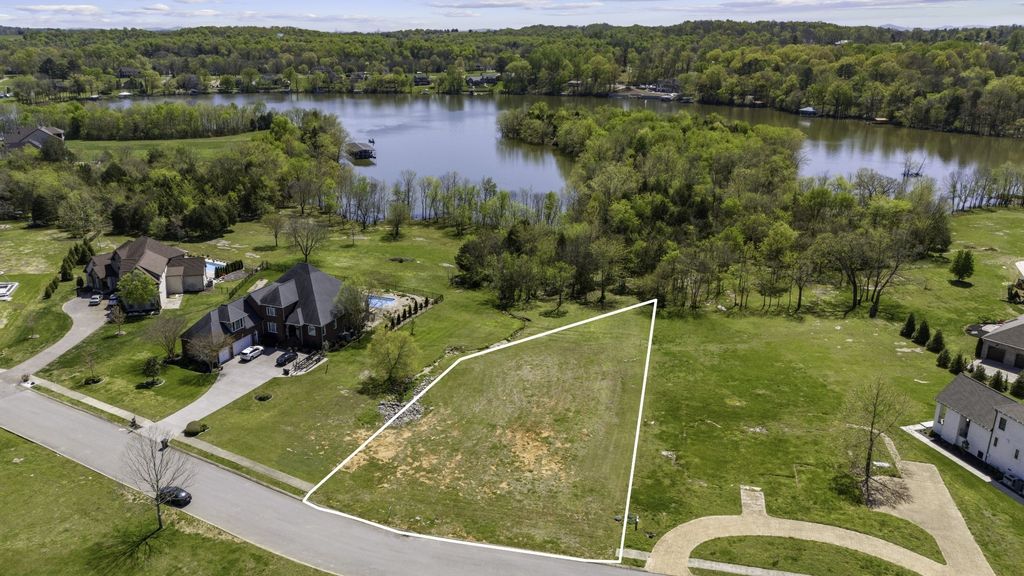304 Stonebrook Pt, Lebanon, TN 37087