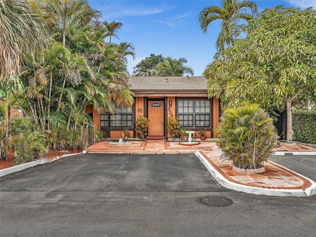 2350 Elm Court, Pembroke Pines, FL 33026