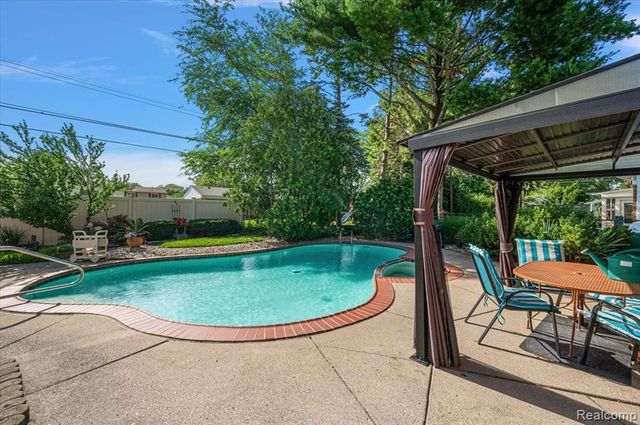 15433 Richfield Street, Livonia, MI 48154