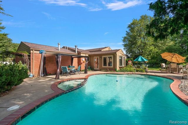 15433 Richfield Street, Livonia, MI 48154