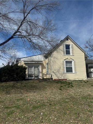 946 Sherman Avenue, Leavenworth, KS 66048