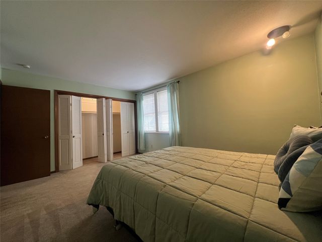 7815 Douglas Avenue 101, Urbandale, IA 50322