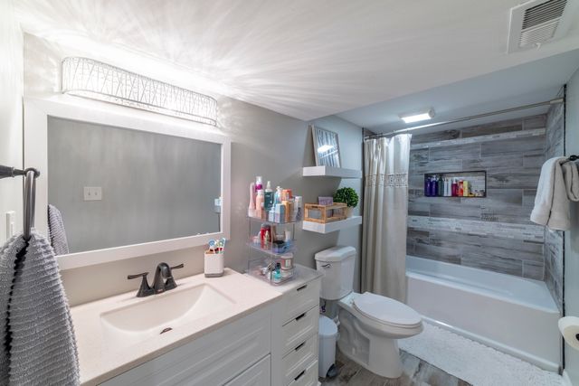 6130 California Street, Hobart, IN 46342