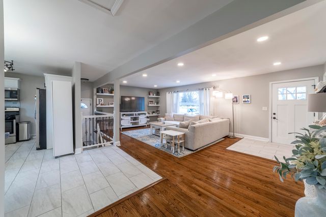 6130 California Street, Hobart, IN 46342