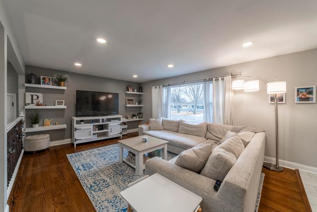 6130 California Street, Hobart, IN 46342