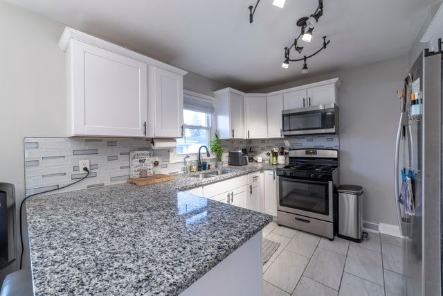 6130 California Street, Hobart, IN 46342