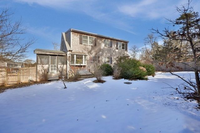 54 Columbian, Oak Bluffs, MA 02557