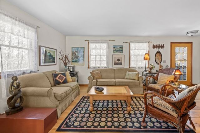 54 Columbian, Oak Bluffs, MA 02557