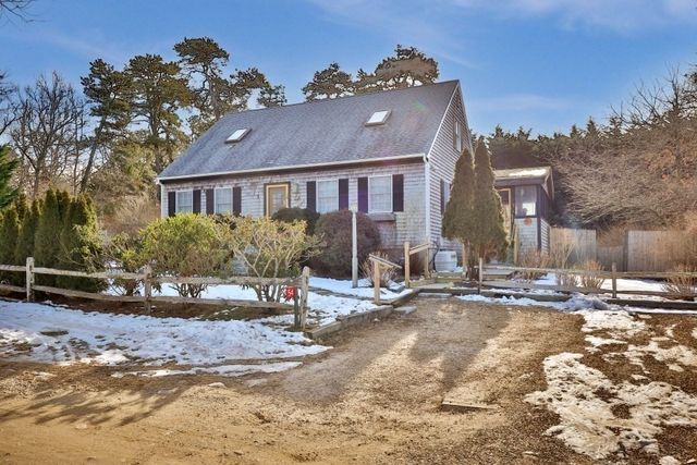 54 Columbian, Oak Bluffs, MA 02557