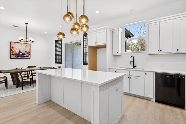 531 W Laureland Road, Dallas, TX 75232