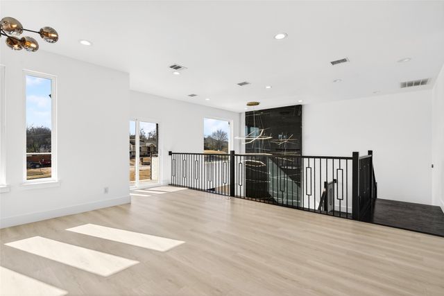 531 W Laureland Road, Dallas, TX 75232