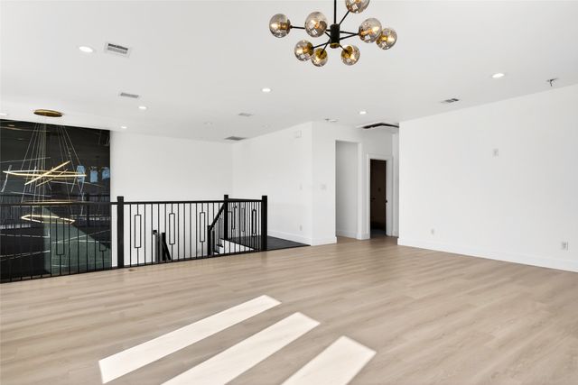 531 W Laureland Road, Dallas, TX 75232