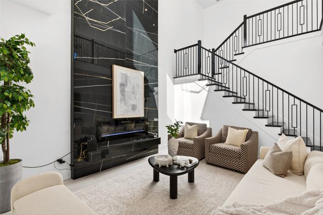 531 W Laureland Road, Dallas, TX 75232