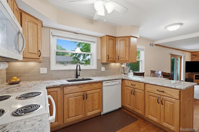 15338 Susanna Circle, Livonia, MI 48154