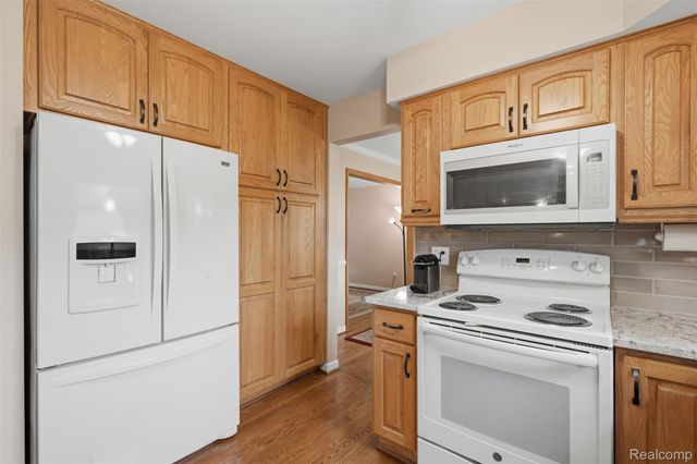 15338 Susanna Circle, Livonia, MI 48154