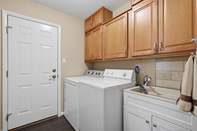 15338 Susanna Circle, Livonia, MI 48154