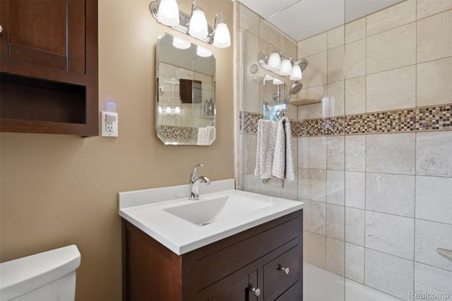 15338 Susanna Circle, Livonia, MI 48154