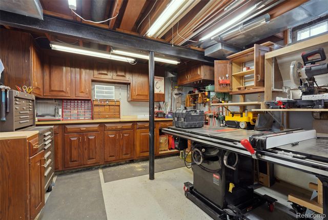 15338 Susanna Circle, Livonia, MI 48154